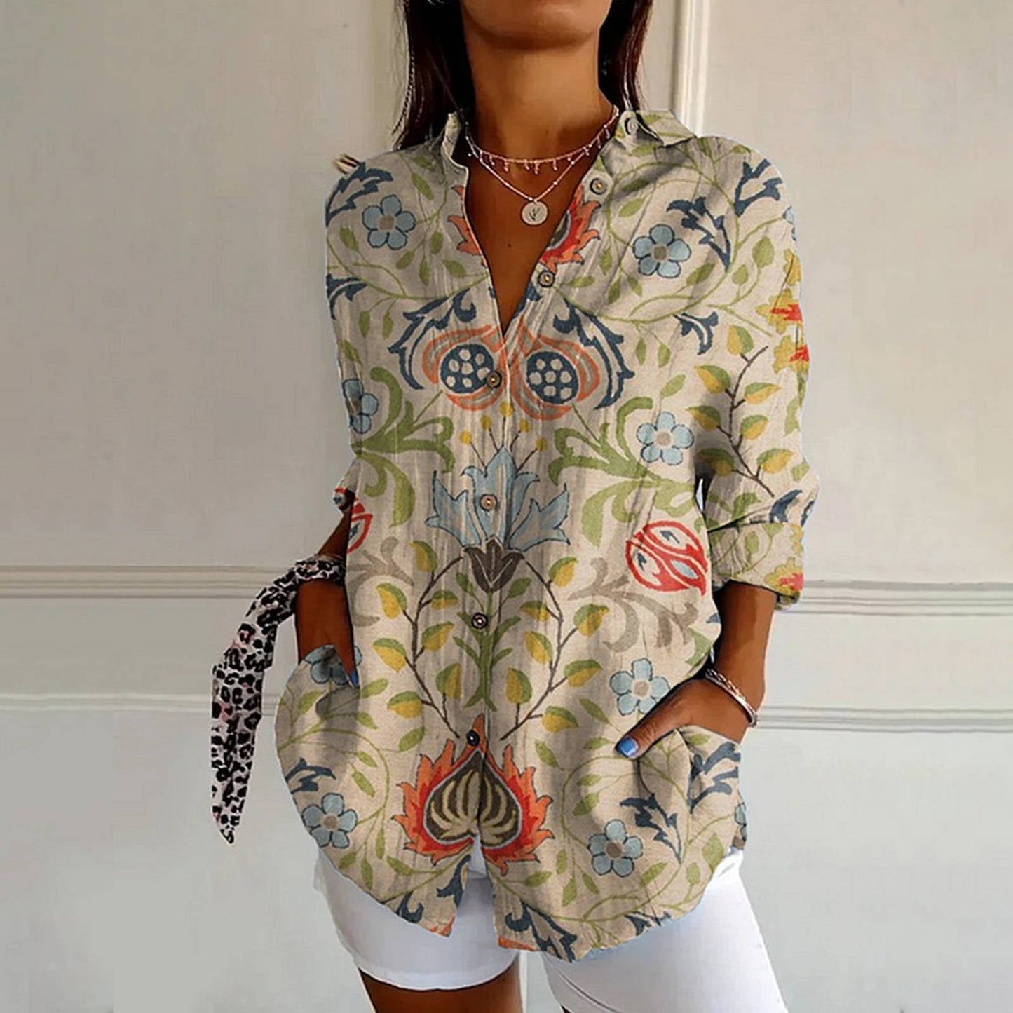 Chemise Florale L’Arte Fiorita de Sofia Amoretti, Vêtement d’Art Porté au Quotidien et Confort Élégant