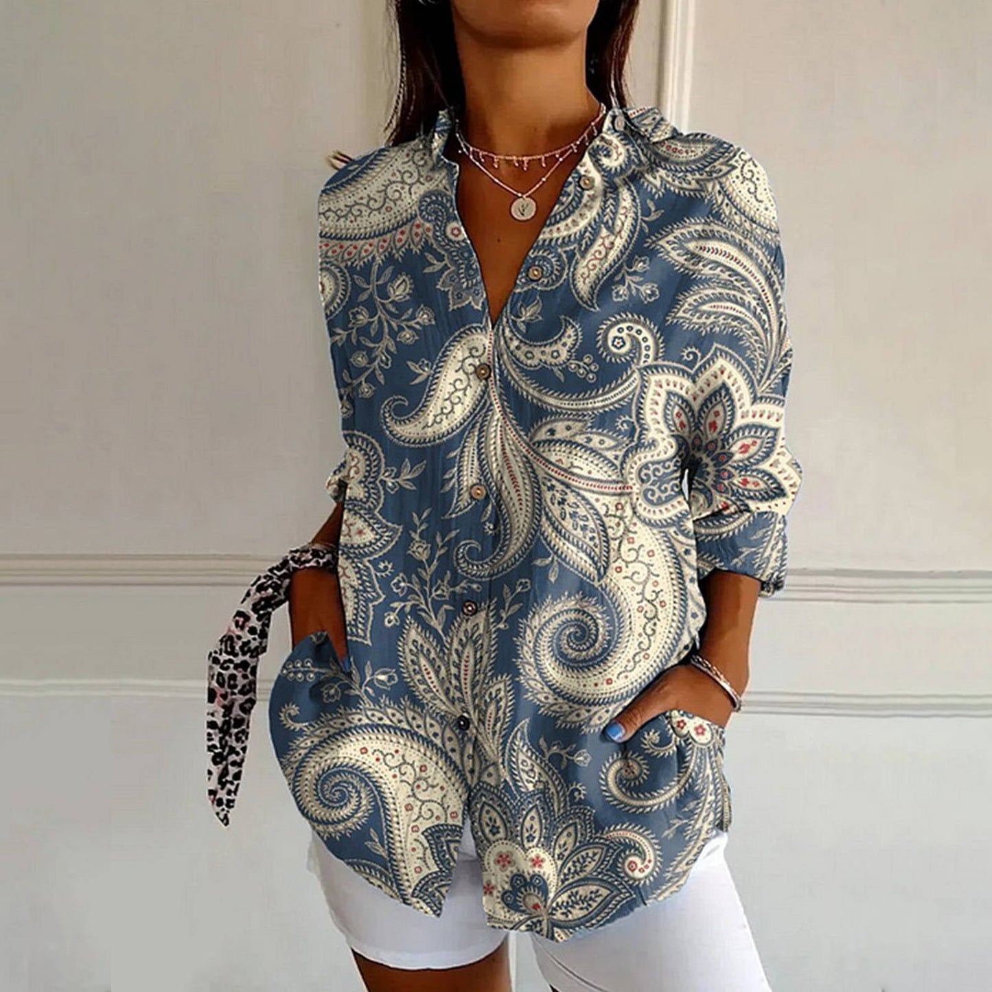 Chemise Florale L’Arte Fiorita de Sofia Amoretti, Vêtement d’Art Porté au Quotidien et Confort Élégant