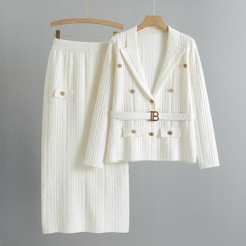 Le Nobiltà Milano Ensemble Par Sofia Amoretti Couture Moderne Avec Tissu Grille Et Boutons Métalliques