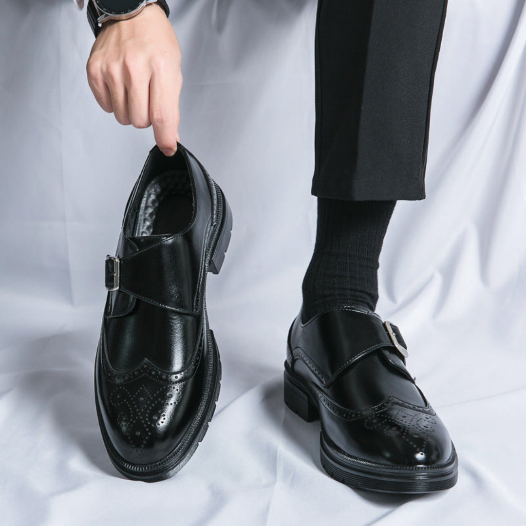 Mocassins Liam Classique En Cuir Végan Pour Homme Avec Boucle Latérale Et Détails Brogués Style Oxford