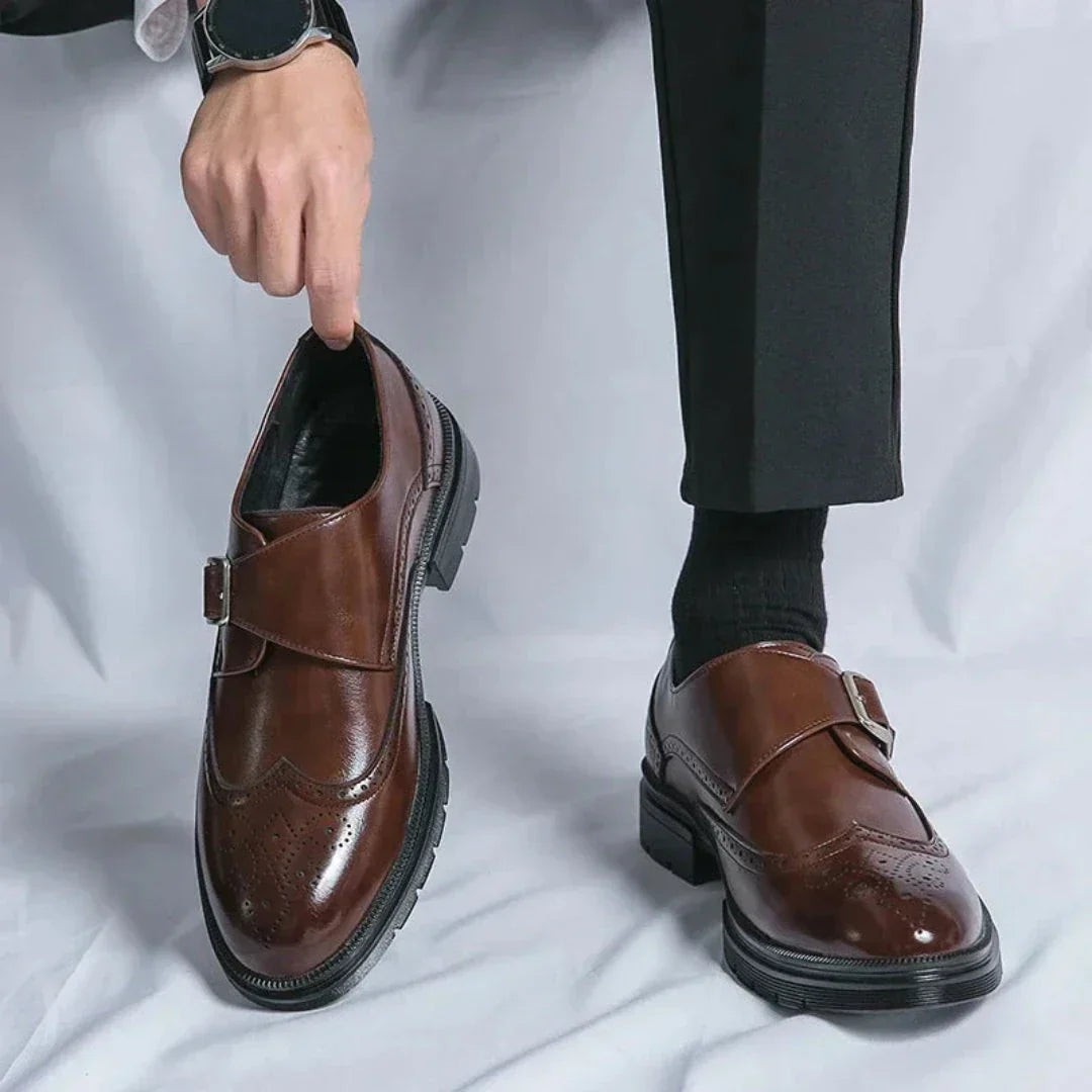 Mocassins Liam Classique En Cuir Végan Pour Homme Avec Boucle Latérale Et Détails Brogués Style Oxford