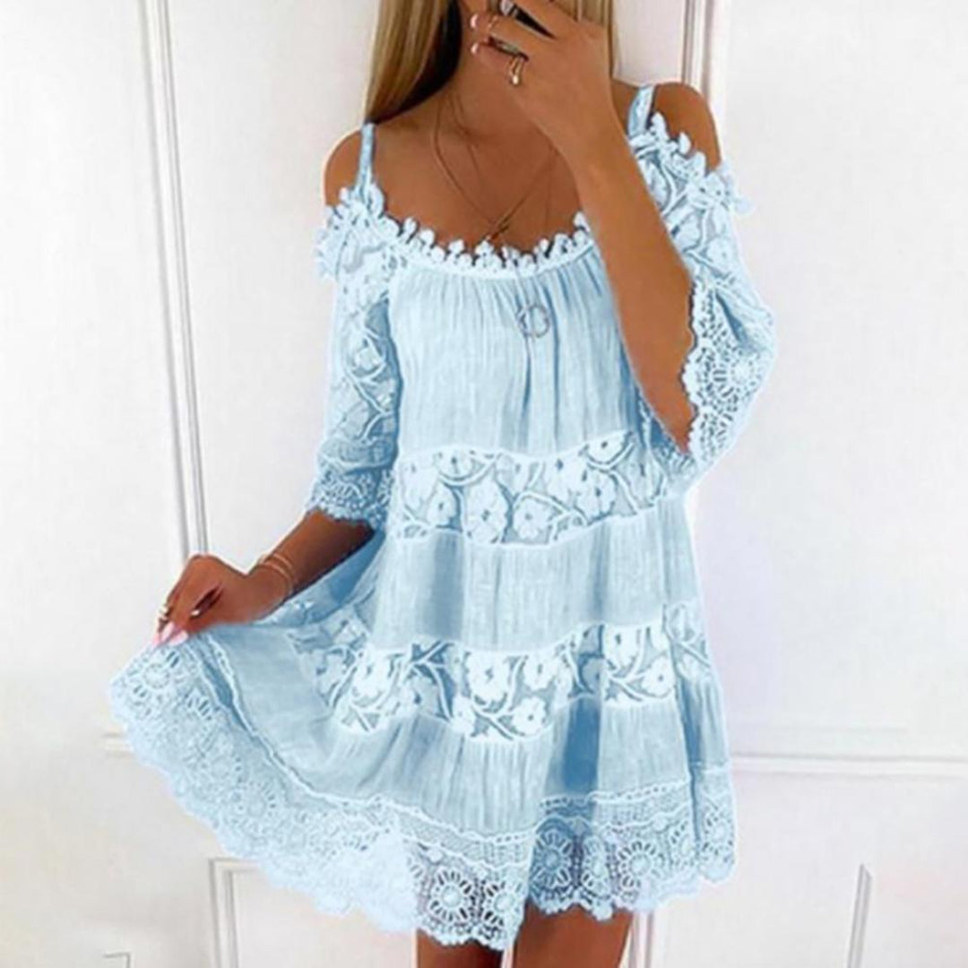 Robe Bardot Courte Fluide Avec Panneaux En Dentelle Et Manches Trois Quarts Léger Pour Été