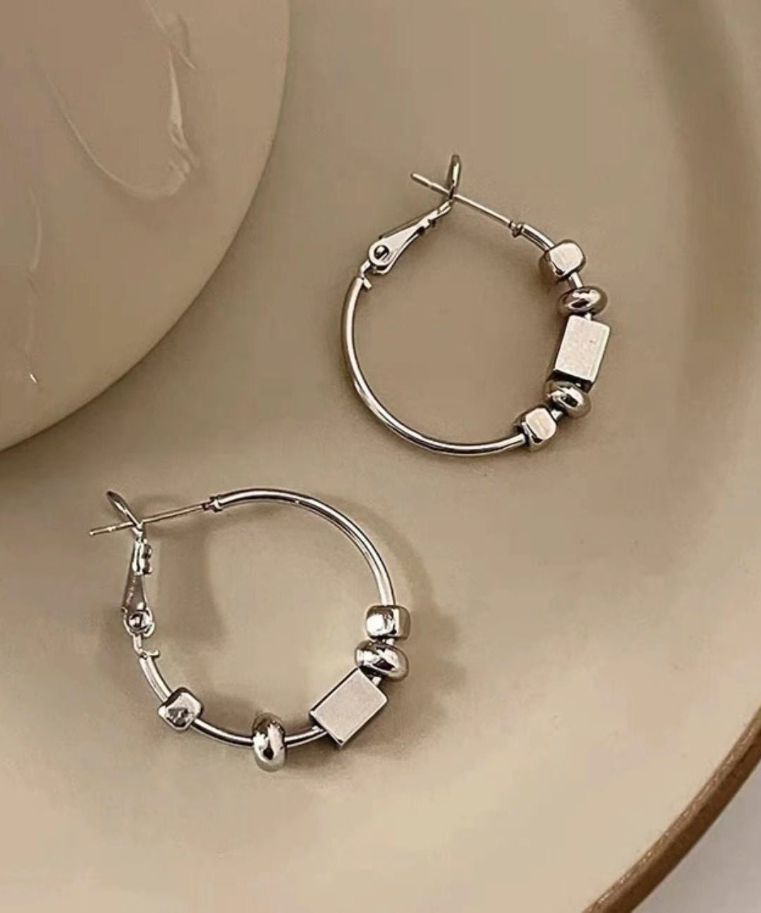 Boucles d'oreilles créoles en soie, cuivre et argent cassé - Amawinc