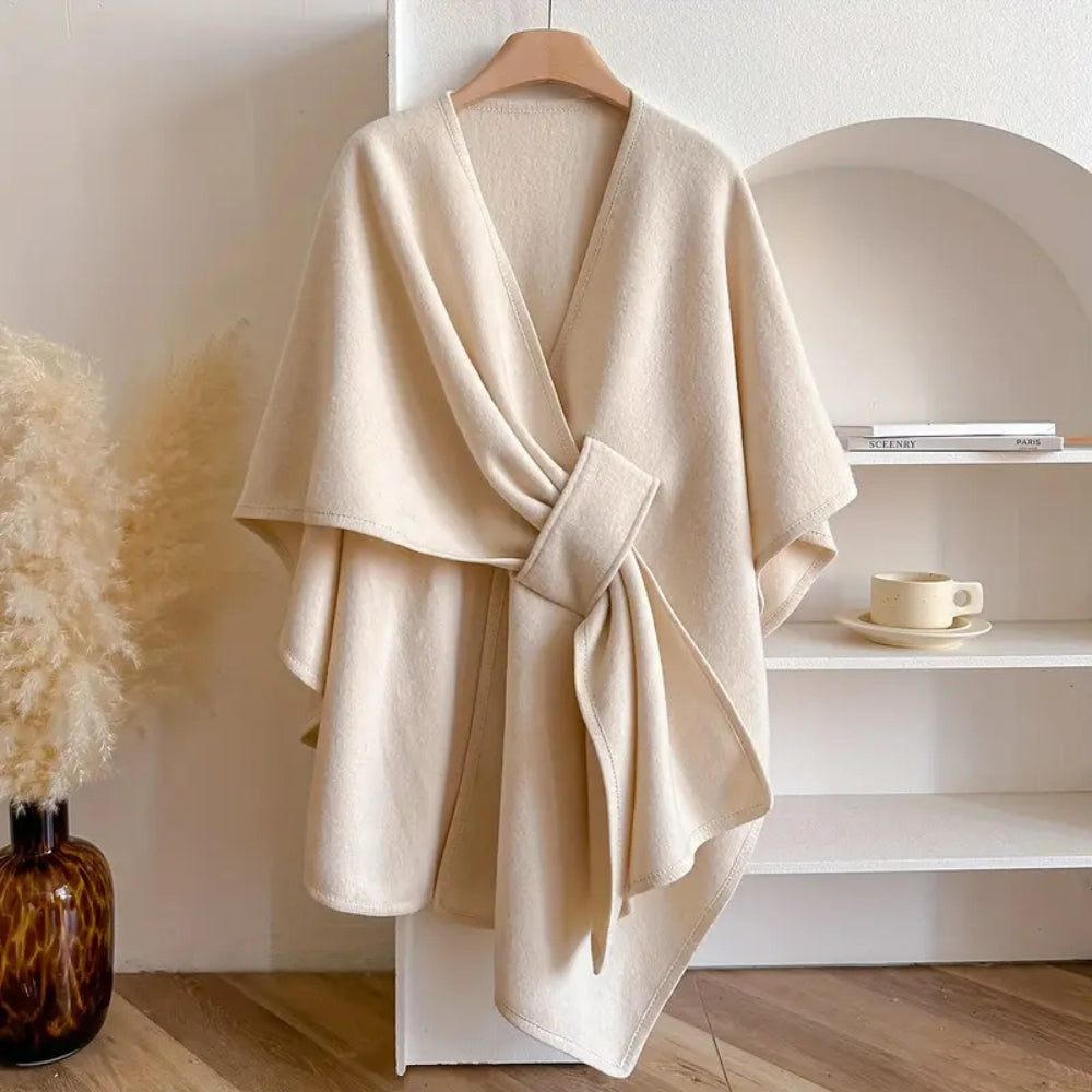 Cape Oversize Lily Avec Col V Noeud Auto Longueur Cuisses Et Ourlet Asymétrique Élégante