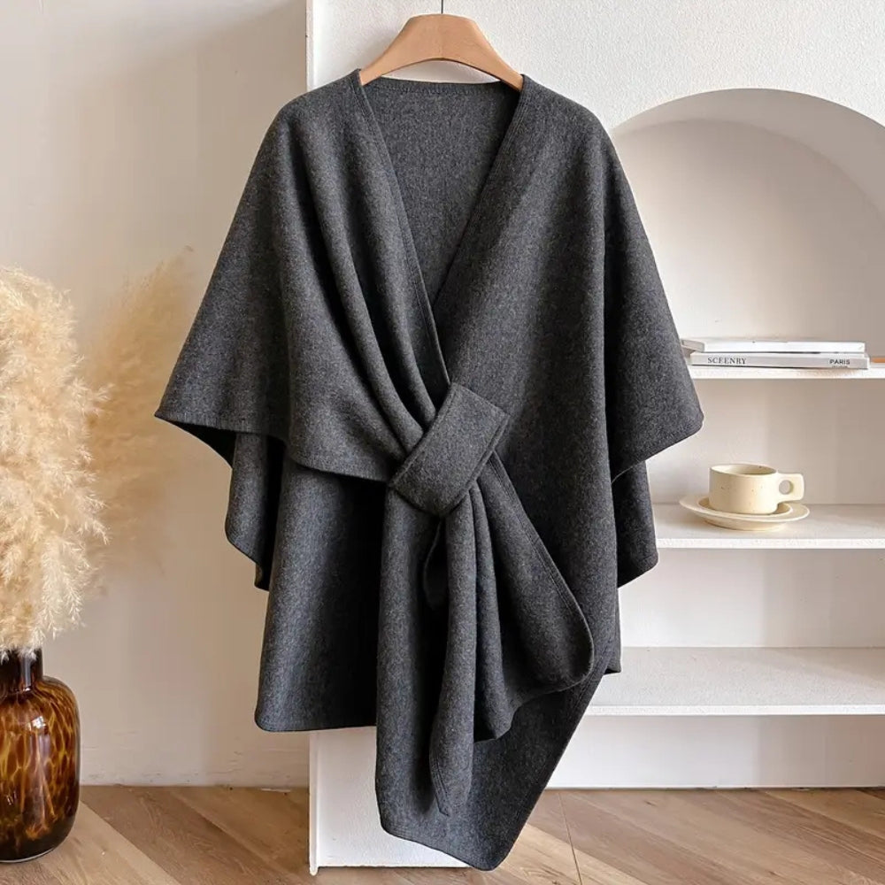 Cape Oversize Lily Avec Col V Noeud Auto Longueur Cuisses Et Ourlet Asymétrique Élégante