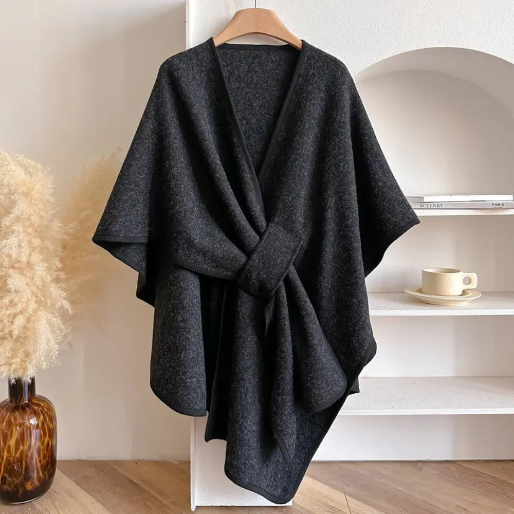 Cape Oversize Lily Avec Col V Noeud Auto Longueur Cuisses Et Ourlet Asymétrique Élégante