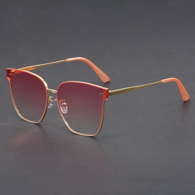 Lunettes Solaires Lyra Edge Avec Cadre Doré Léger Et Silhouette Métal Forme Oeil De Chat Et Protection UV