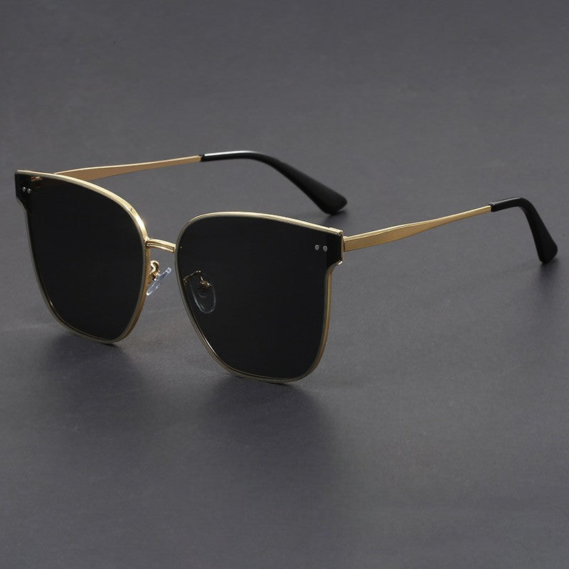 Lunettes Solaires Lyra Edge Avec Cadre Doré Léger Et Silhouette Métal Forme Oeil De Chat Et Protection UV