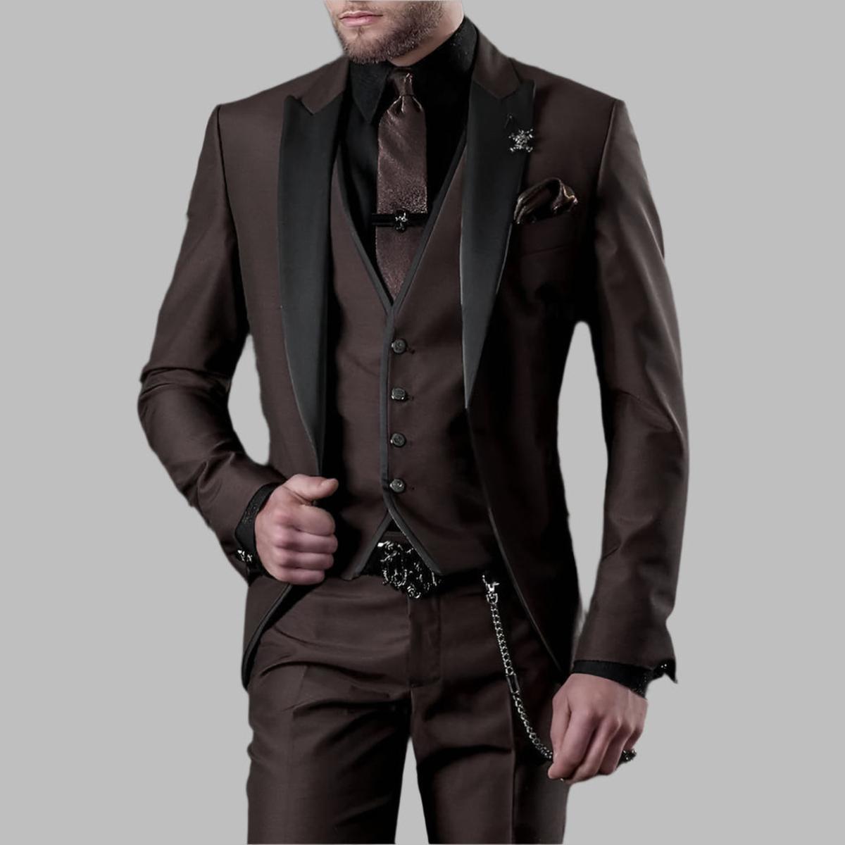 Costume De Mariage Trois Pièces Homme Luxueux Vert Émeraude Revers Noirs Et Détails En Chaîne Argentée