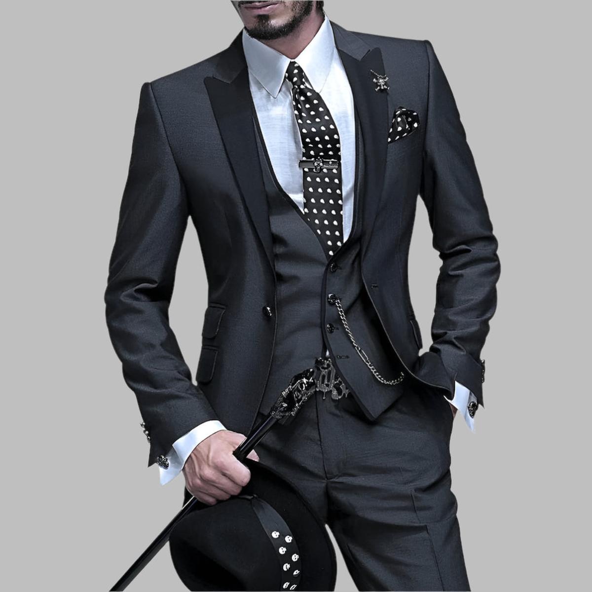 Costume De Mariage Trois Pièces Homme Luxueux Vert Émeraude Revers Noirs Et Détails En Chaîne Argentée