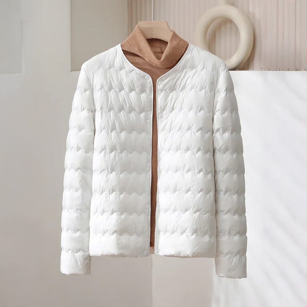 Doudoune Minimaliste Sans Col Matelassée En Duvet Avec Motif Ondulé Et Tissu Extérieur En Nylon Doux Résistant Au Vent