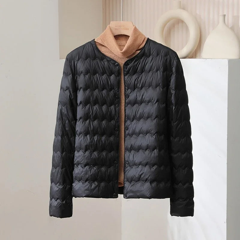 Doudoune Minimaliste Sans Col Matelassée En Duvet Avec Motif Ondulé Et Tissu Extérieur En Nylon Doux Résistant Au Vent