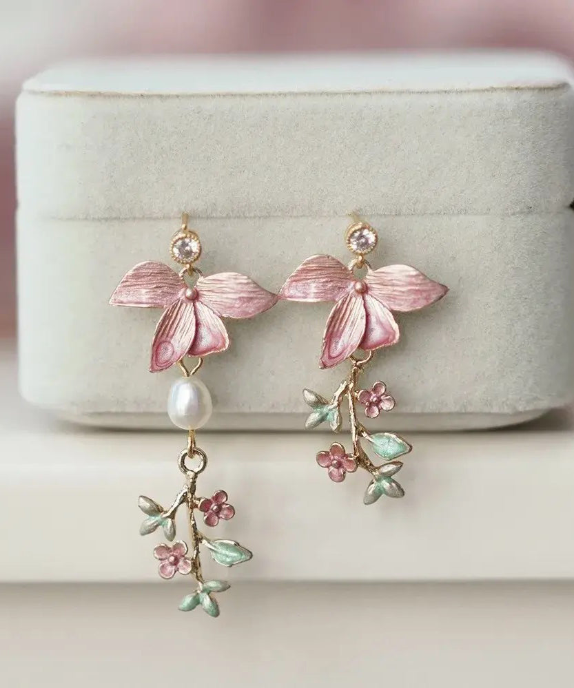 Boucles d'oreilles pendantes florales modernes en cuivre rose surdoré avec perles - Amawinc