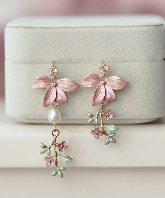 Boucles d'oreilles pendantes florales modernes en cuivre rose surdoré avec perles - Amawinc