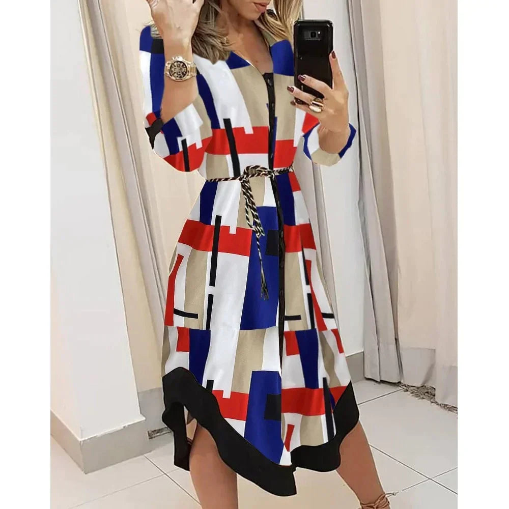 Wellenmuster-Kleid mit langen Ärmeln von Danica