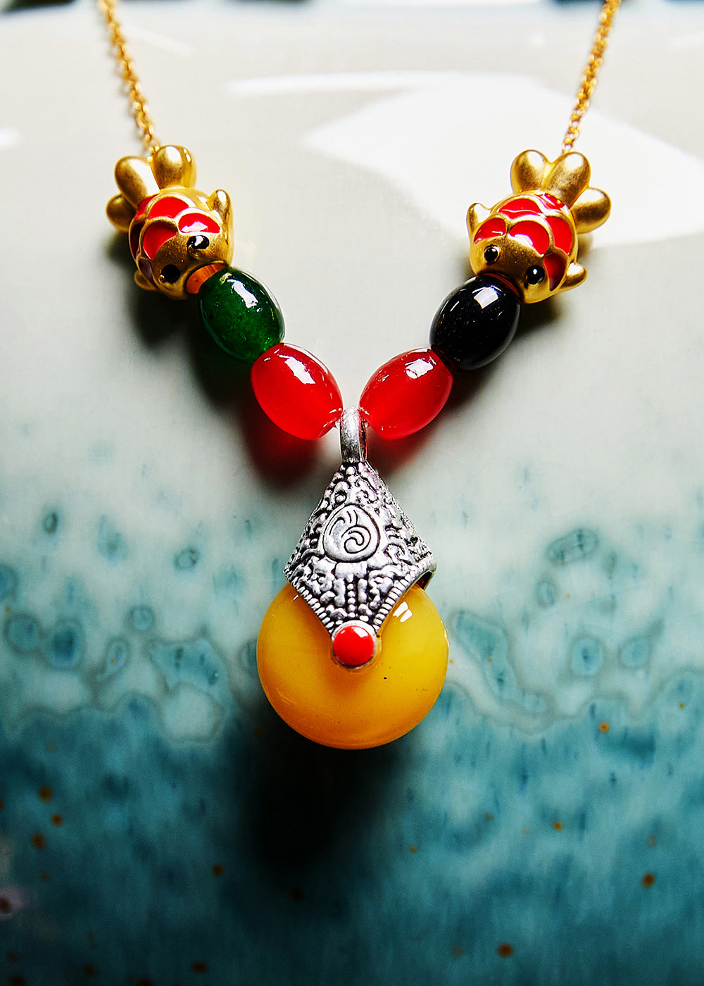 Collier pendentif en cire d'abeille de style national avec dorure de poisson 14 carats - Amawinc