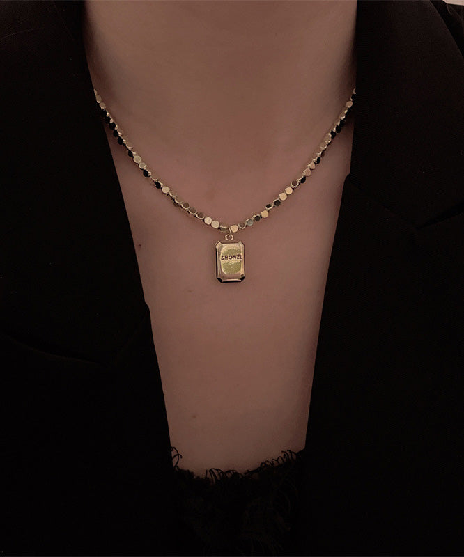 Collier avec pendentif en alliage d'or, cuivre et argent concassé - Amawinc