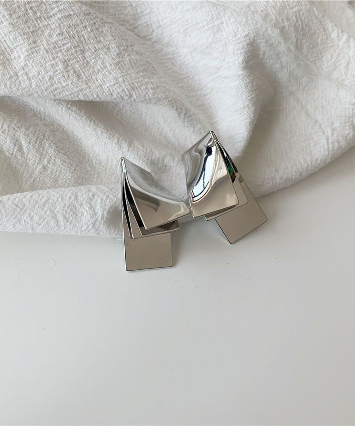 Boucles d'oreilles en tôle torsadée au design de niche géométrique simple - Amawinc