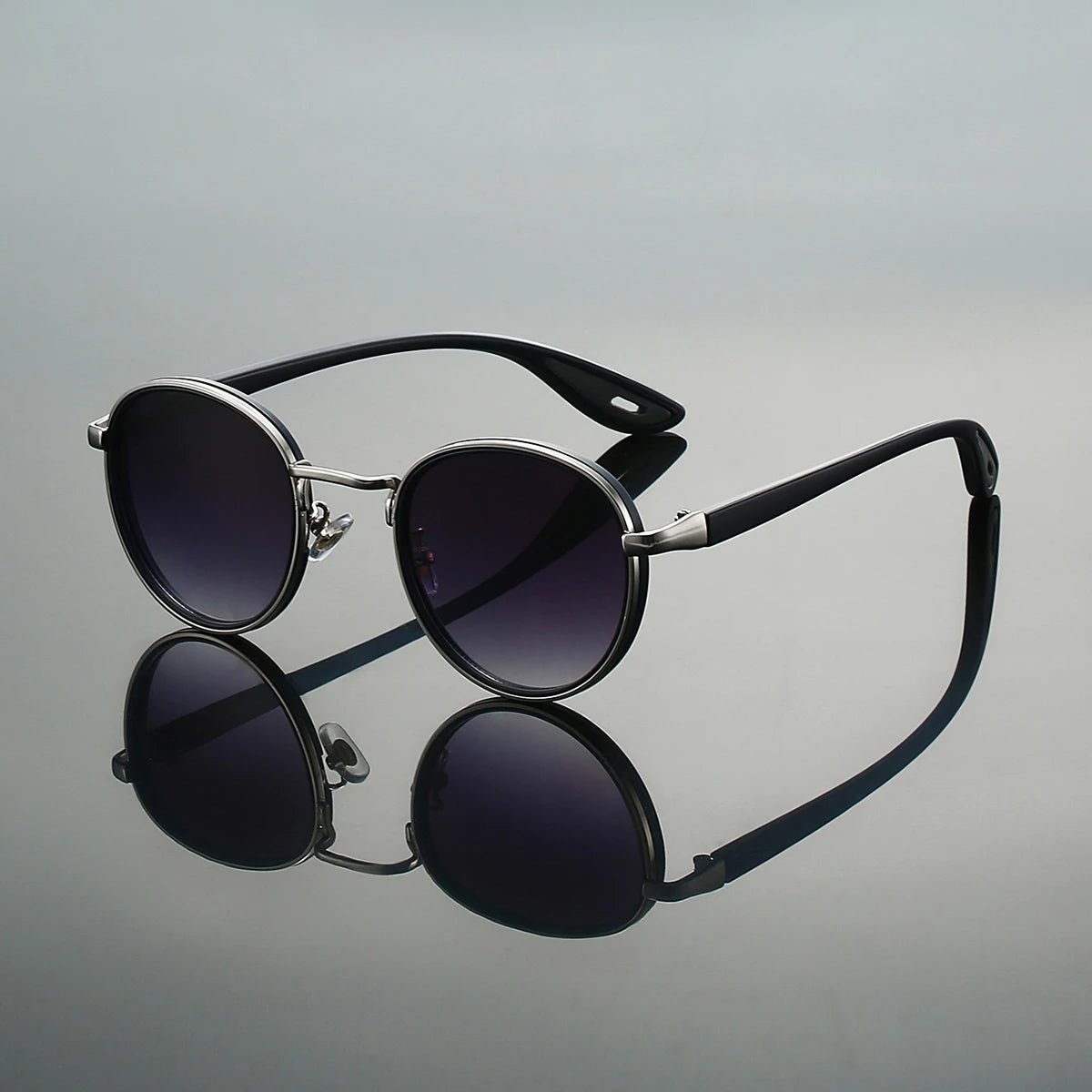 Nova Trail Lunettes Rondes Actives Avec Verres Teints Anti UV Et Branches Rouges Subtiles