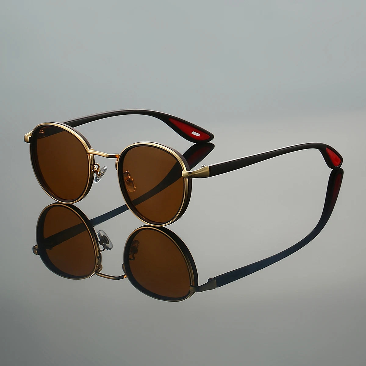 Nova Trail Lunettes Rondes Actives Avec Verres Teints Anti UV Et Branches Rouges Subtiles