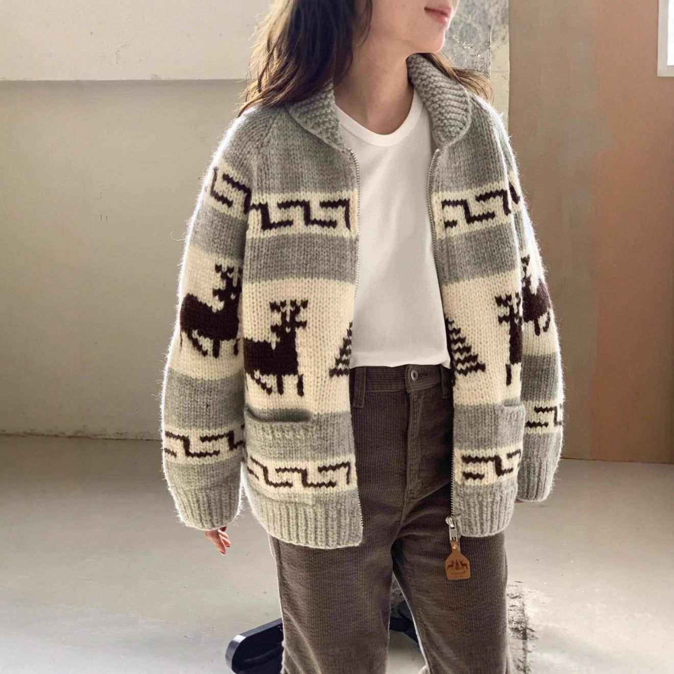 Damen Strickjacke mit auffälligem Rentier-Muster und hochwertiger Verarbeitung Amawinc