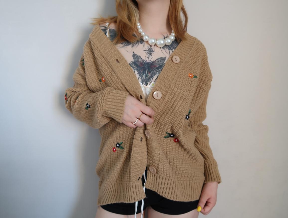 Damen Strickjacke mit buntem Blumenstickereien Amawinc