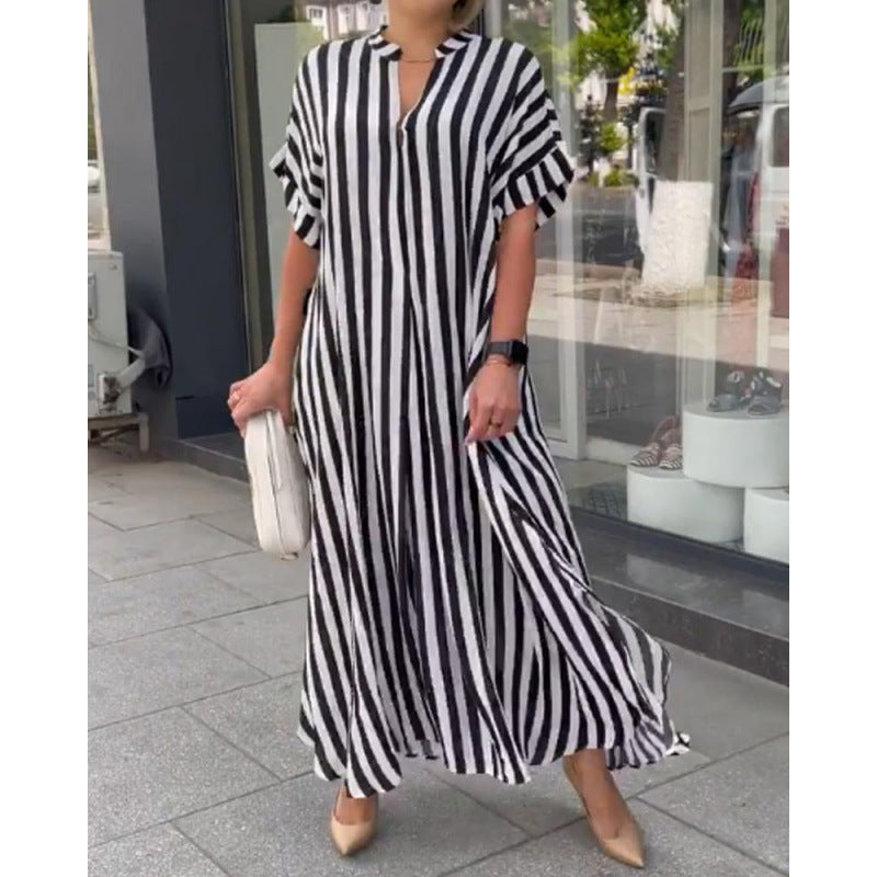 Modisches Maxi-Kleid mit Streifenmuster und hohem Schlitz von Fudus