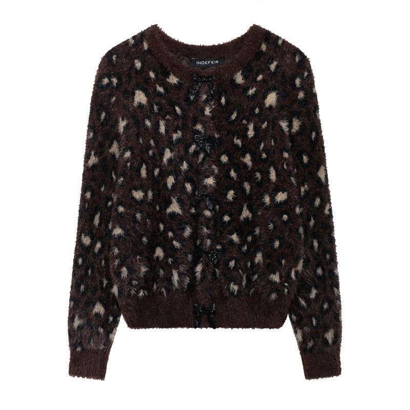 Damen Kuschelige Leopardenmuster-Strickjacke mit eleganten Knopfdetails Amawinc