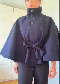 Damen elegante Cape-Jacke mit Knoten-Detail und voluminösen Ärmeln Amawinc