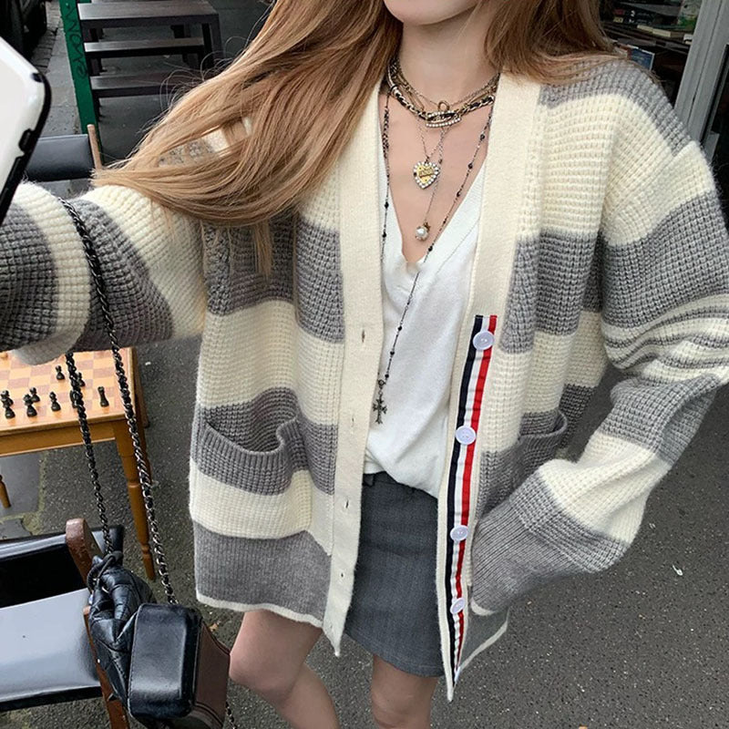 Damen lässiger Strickcardigan mit gestreiftem Muster und praktischen Taschen Amawinc