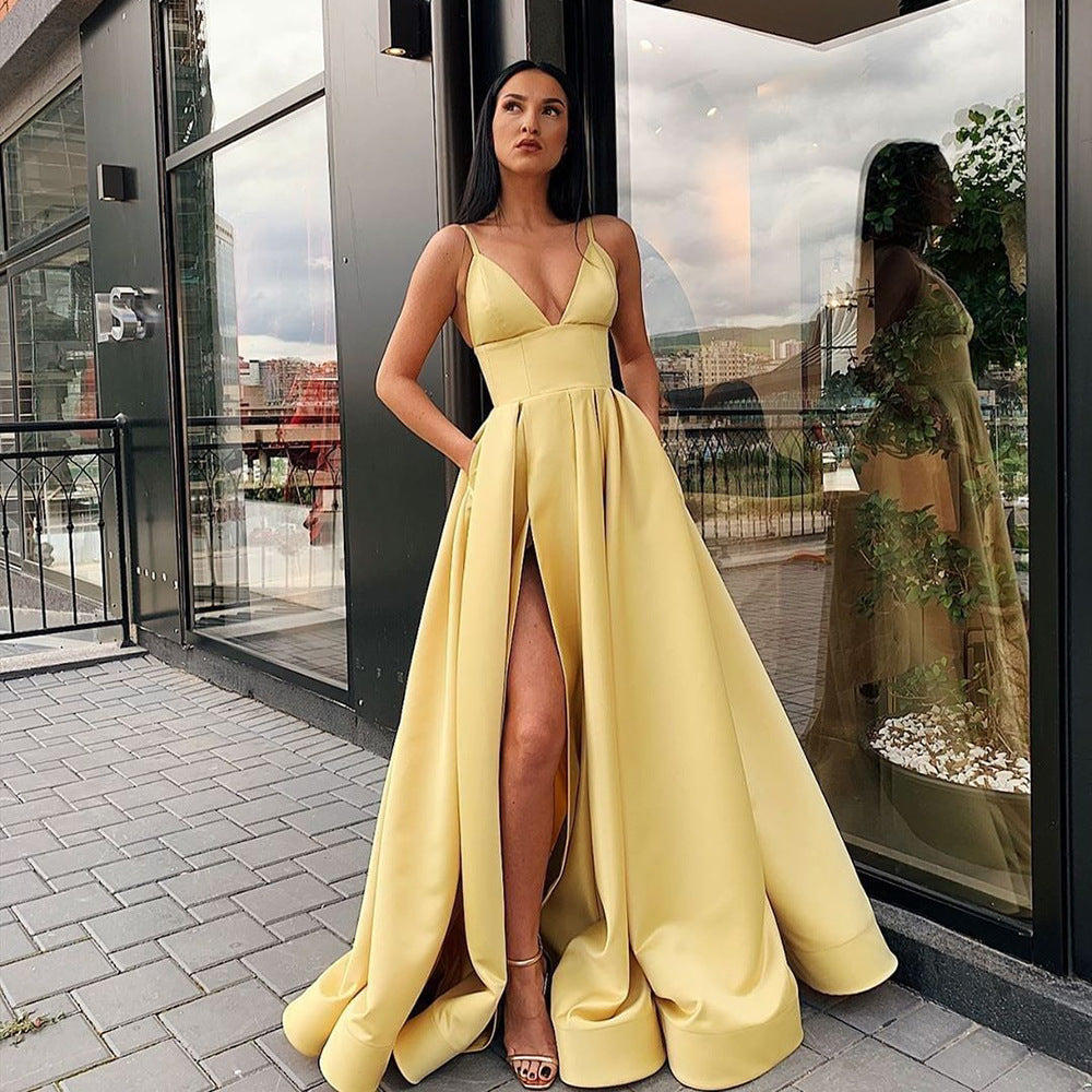 Glamouröses Abendkleid mit Schlitz von Fudus