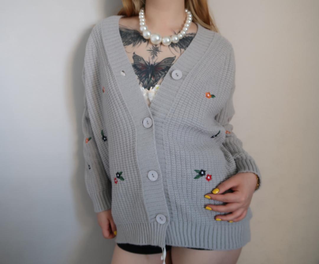 Damen Strickjacke mit buntem Blumenstickereien Amawinc