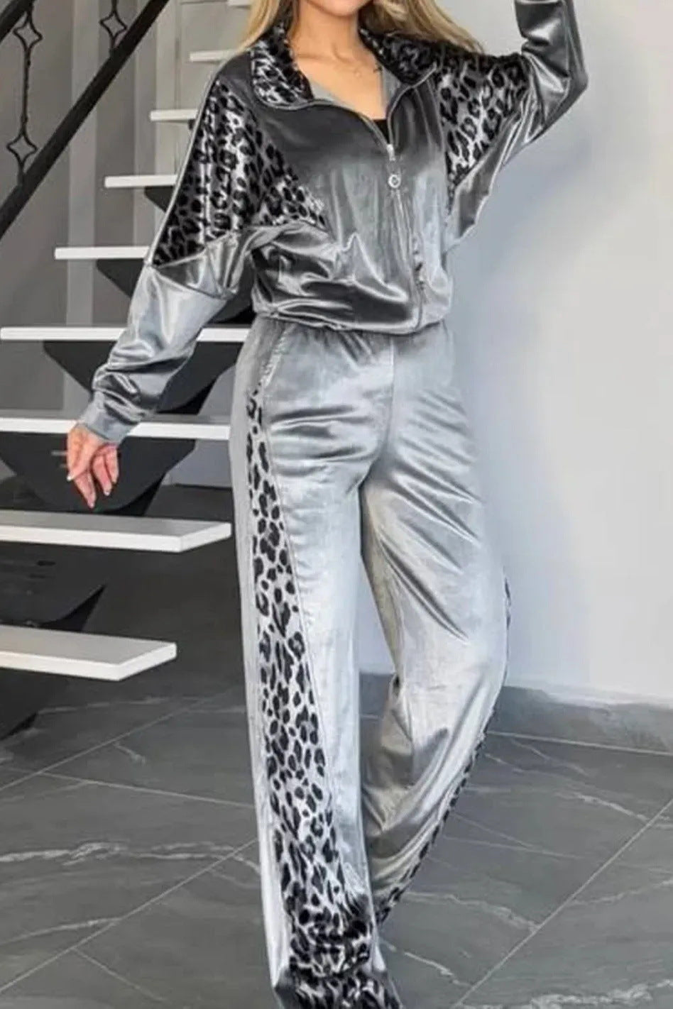 Damen Sportanzug mit modernem Animal-Print Amawinc