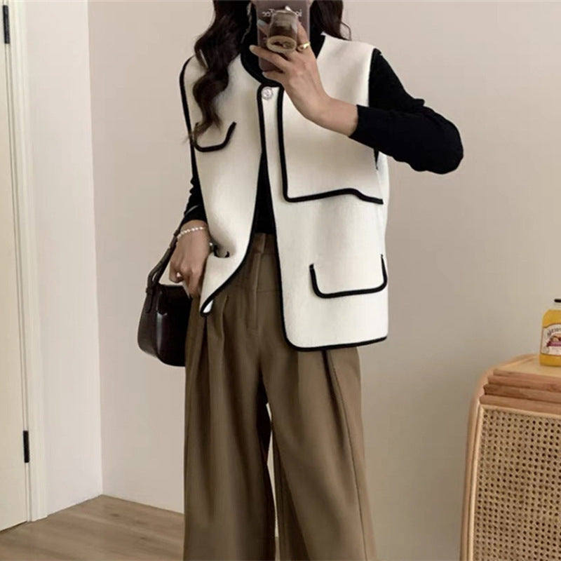 Damen Stilvolle Weste mit kontrastierenden Taschen und Knopfdetails Amawinc