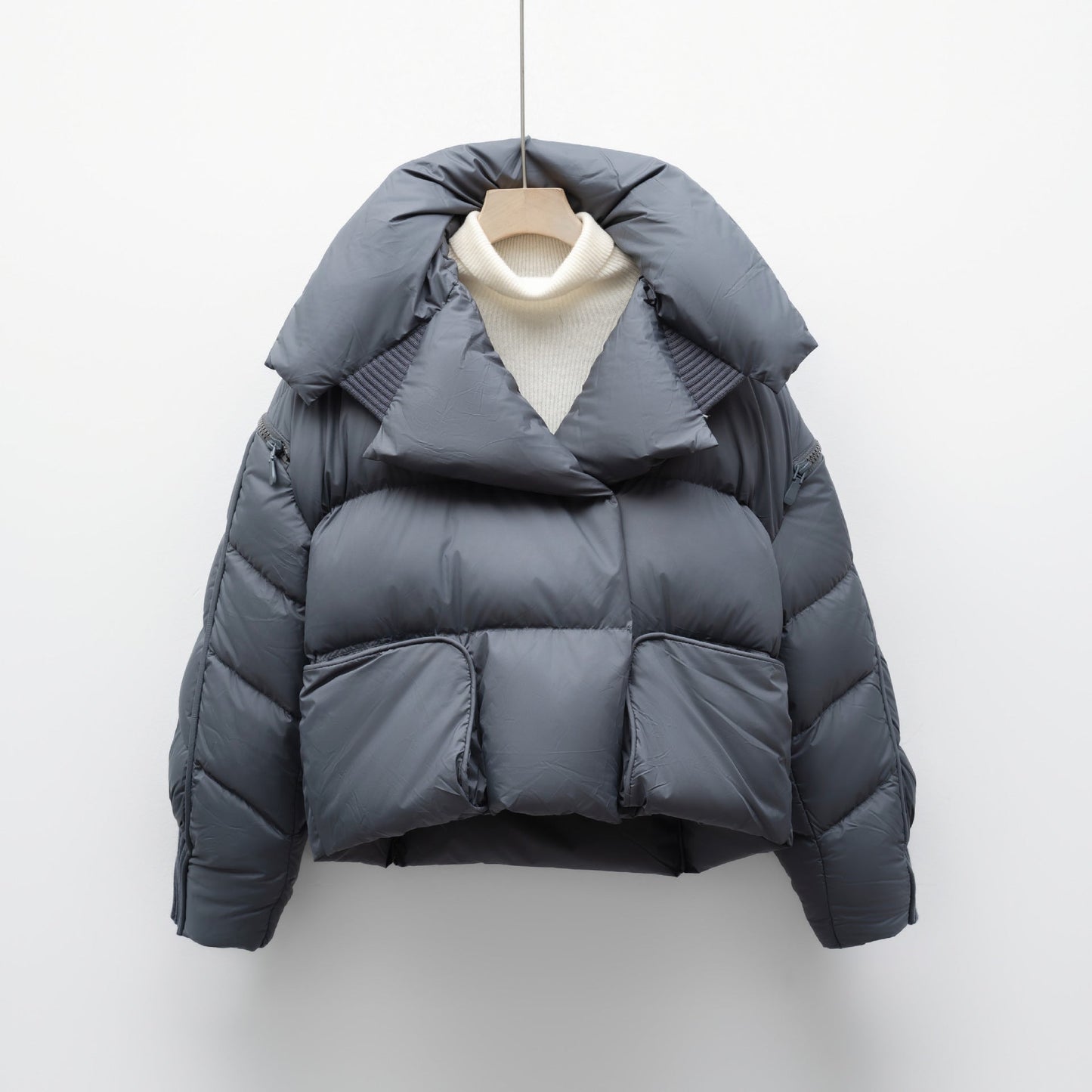 Damen modische verkürzte Steppjacke mit hoch geschlossenem Kragen und praktischen Taschen Amawinc