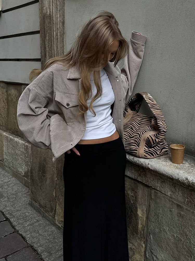 Damen Oversized Cordjacke mit praktischen Taschen und dezentem Streifenmuster Amawinc