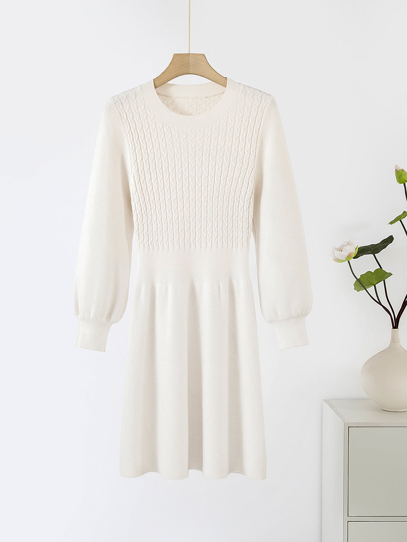 Damen Strickkleid mit voluminösen Ärmeln und strukturiertem Oberteil Amawinc