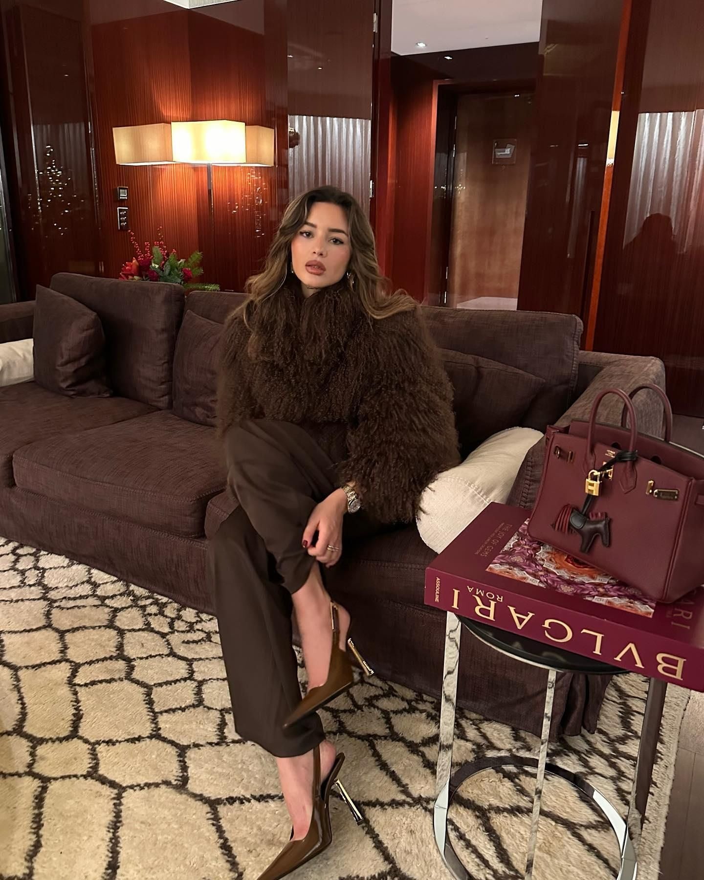 Damen Kuschelige Kunstfelljacke mit hohem Kragen und eleganten Details Amawinc