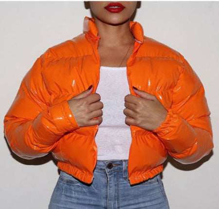 Damen modische kurze Steppjacke mit glänzendem Finish Amawinc