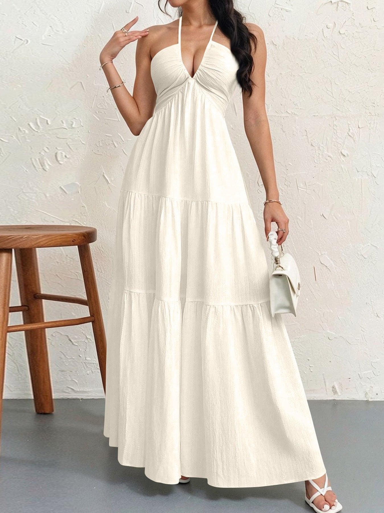 Damen Maxikleid mit fließendem Schnitt und tiefem Ausschnitt Amawinc