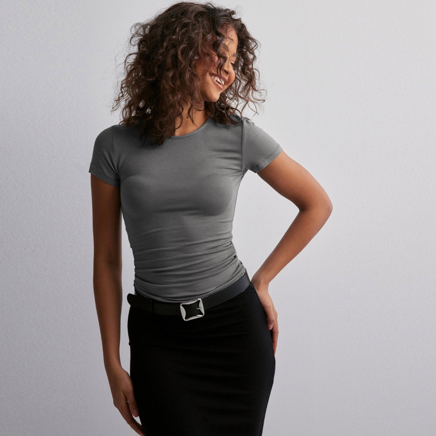 Damen Slim Fit T-Shirt aus hochwertigem Baumwollmix mit elastischem Stretch Amawinc