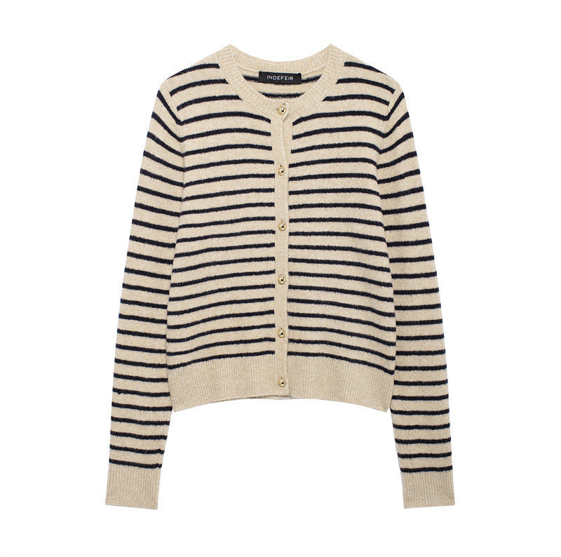 Damen Strickjacke mit feinem Streifenmuster und eleganten Knopfdetails Amawinc