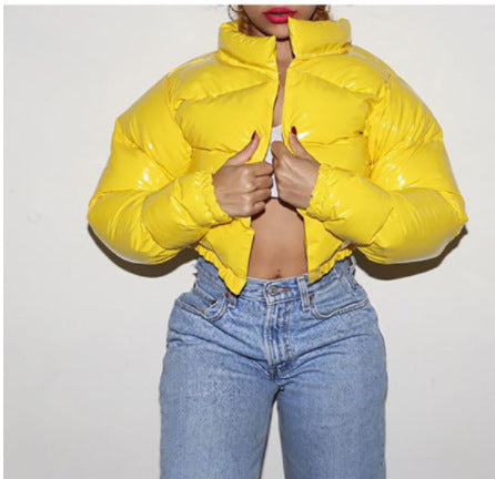 Damen modische kurze Steppjacke mit glänzendem Finish Amawinc