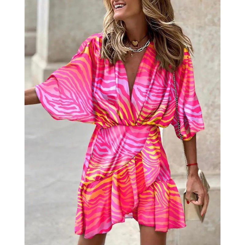 Fudus | Modernes Kleid mit V-Ausschnitt und asymmetrischem Saum