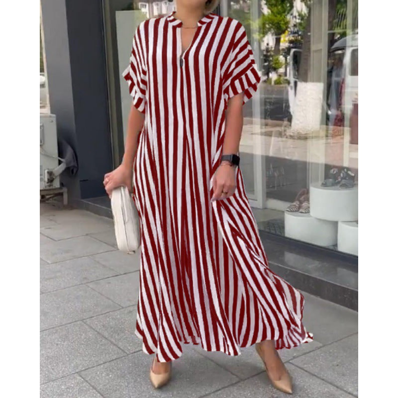 Modisches Maxi-Kleid mit Streifenmuster und hohem Schlitz von Fudus