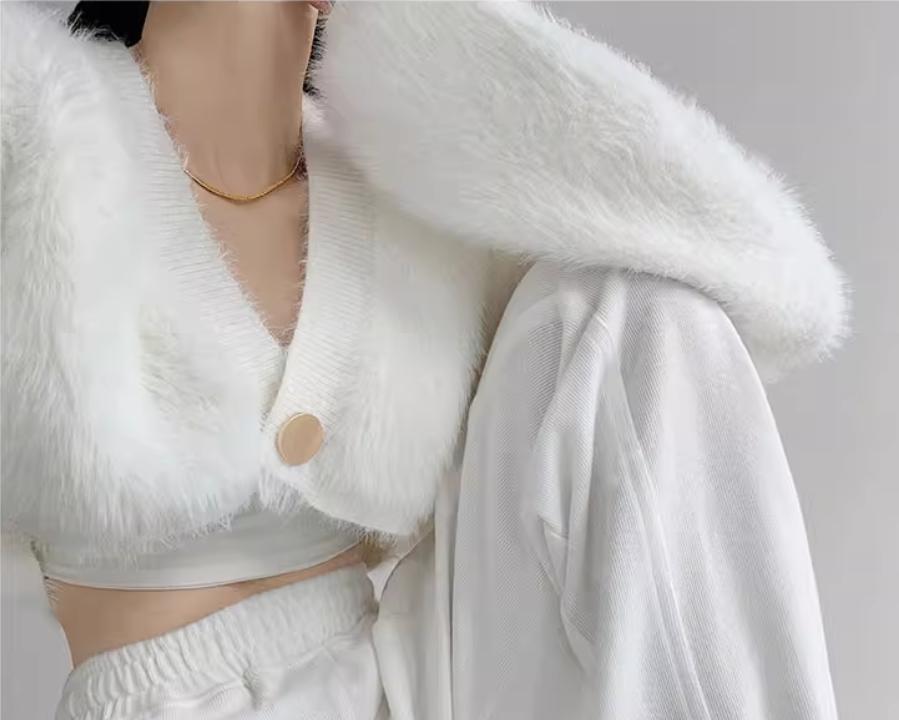 Damen cropped Strickjacke mit voluminösen Ärmeln und Knopfdetail Amawinc