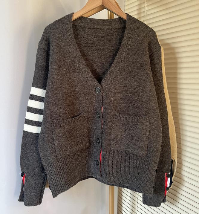 Damen Strickjacke mit hohen Taschen und grafischen Akzenten Amawinc