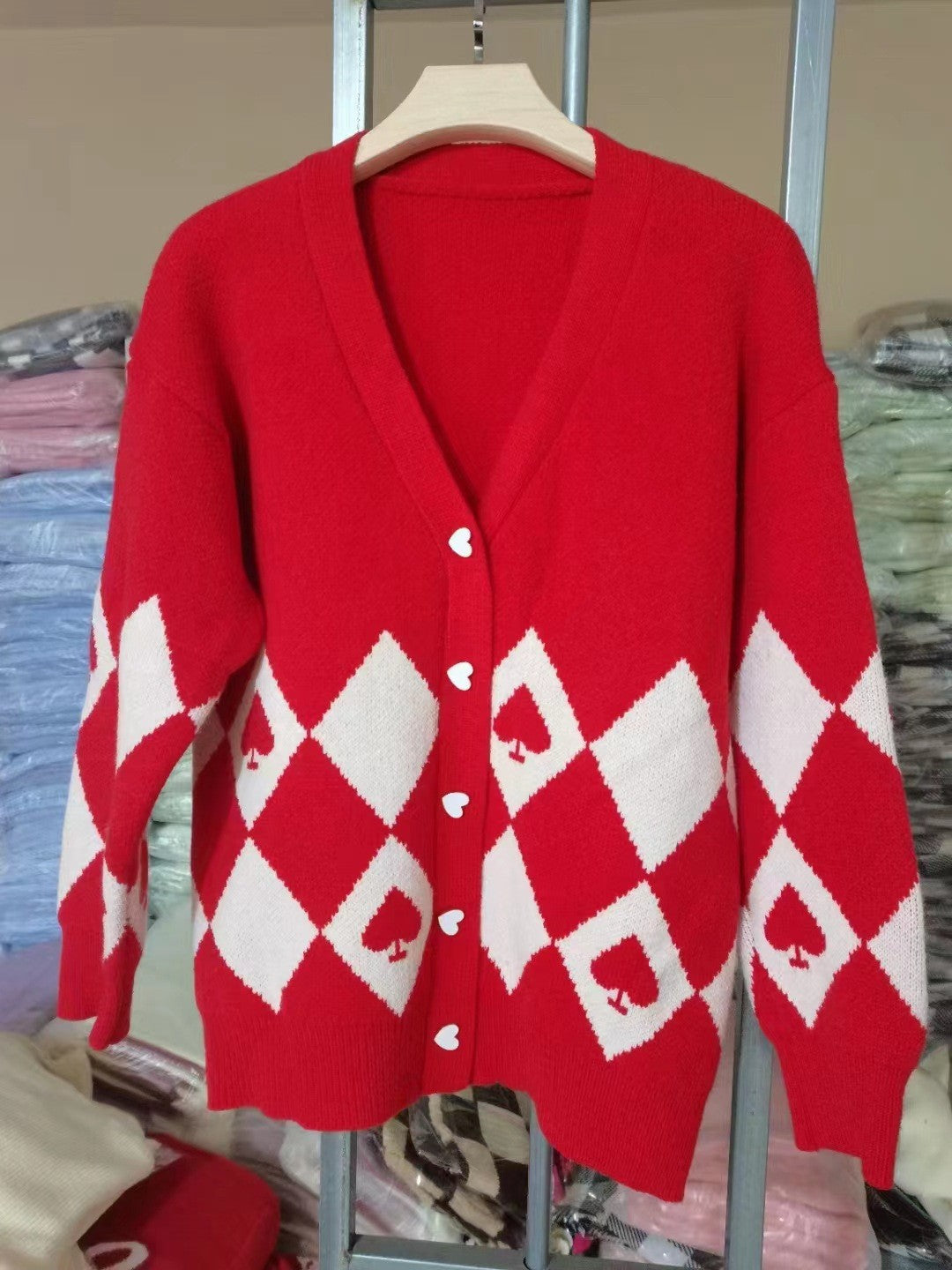 Damen Strickjacke mit Herzknöpfen und Rautenmuster Amawinc