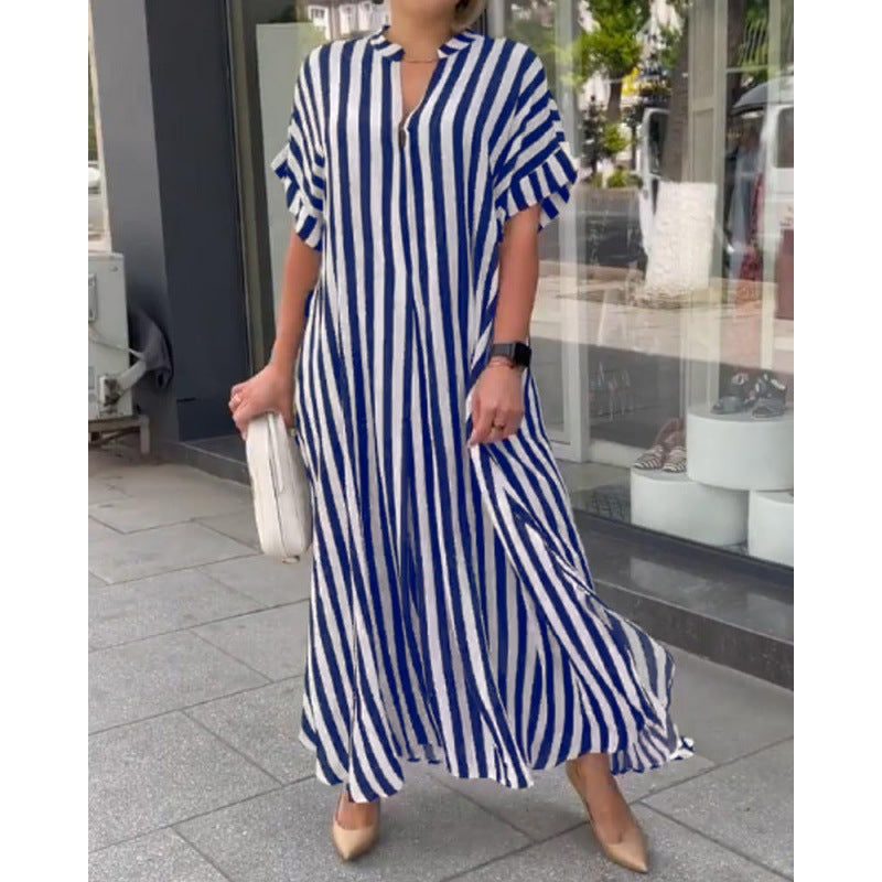 Modisches Maxi-Kleid mit Streifenmuster und hohem Schlitz von Fudus