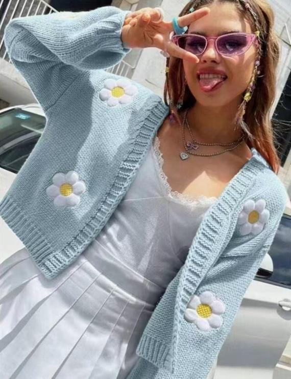 Damen Strickjacke mit floralen Applikationen Amawinc